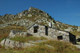 La cabane vue du bas